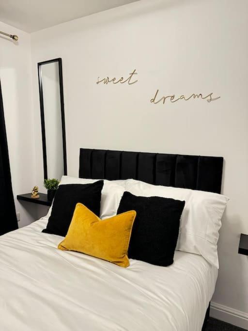Luxury Cozy 3 Bed Apartment 5Mins From City - Free Parking! Ноттингем Экстерьер фото