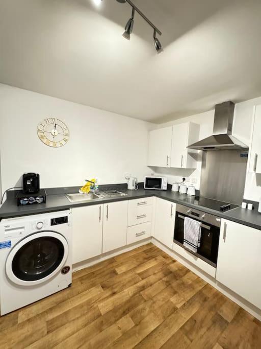 Luxury Cozy 3 Bed Apartment 5Mins From City - Free Parking! Ноттингем Экстерьер фото