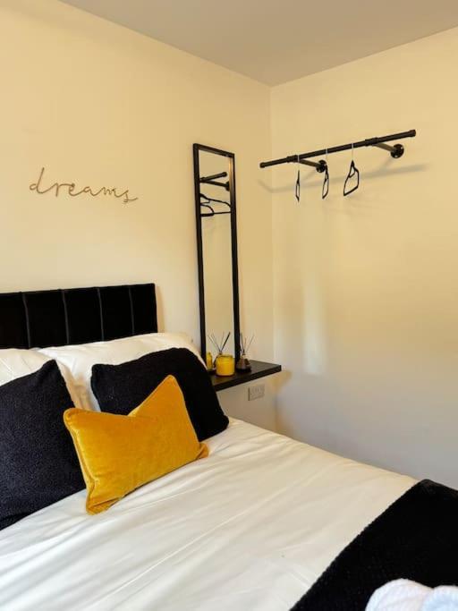 Luxury Cozy 3 Bed Apartment 5Mins From City - Free Parking! Ноттингем Экстерьер фото